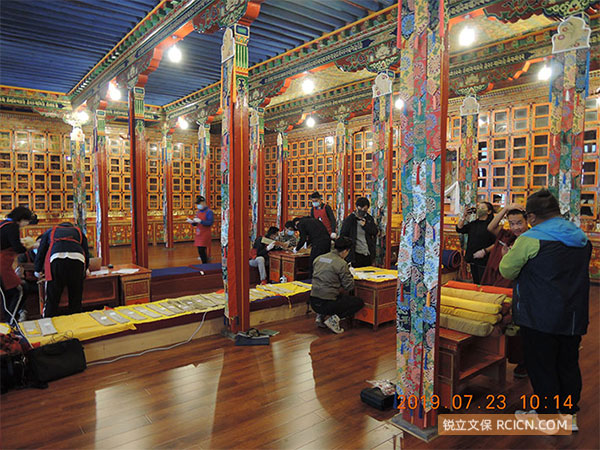 藏紙經(jīng)卷酸化情況調(diào)研現(xiàn)場(chǎng) 藏紙經(jīng)卷酸化情況調(diào)研現(xiàn)場(chǎng)