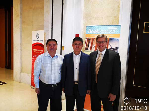 與中國檔案學(xué)會秘書長合影 與中國檔案學(xué)會秘書長合影