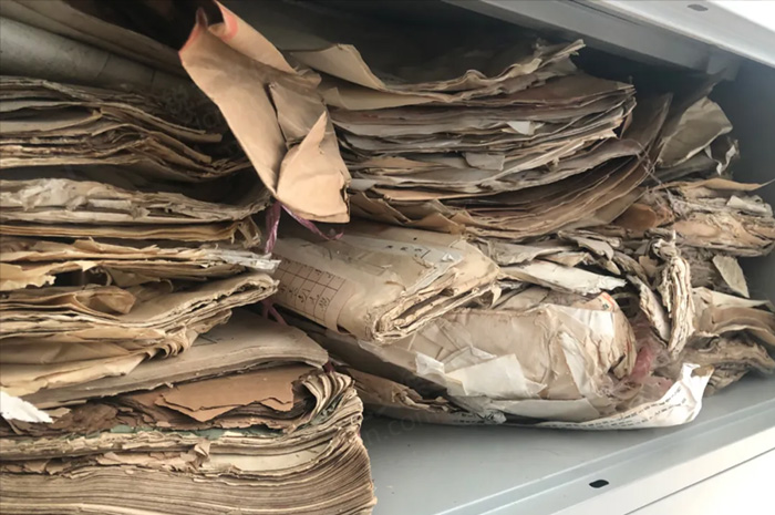 破損的民國文獻 破損的民國文獻