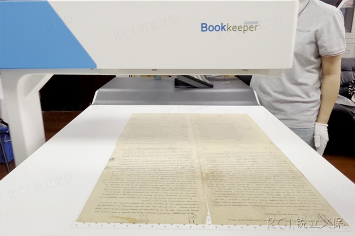 上海宋慶齡故居紀(jì)念館館藏珍貴歷史文獻(xiàn)脫酸保護(hù)作業(yè)中 上海宋慶齡故居紀(jì)念館館藏珍貴歷史文獻(xiàn)脫酸保護(hù)作業(yè)中