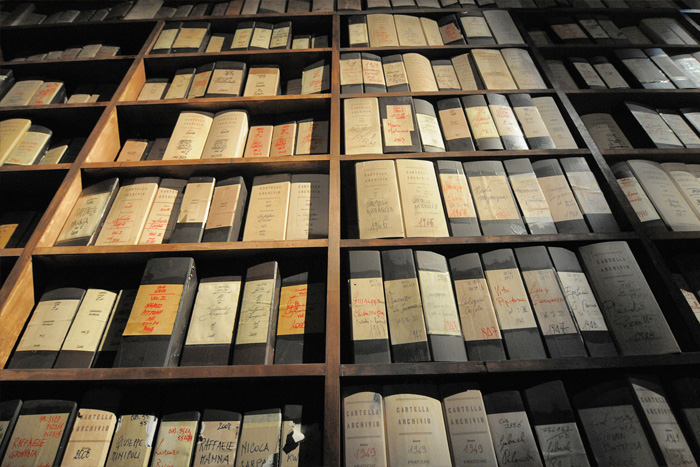 國(guó)外紙質(zhì)歷史檔案架-非原文配圖